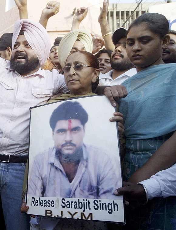 Sarabjit Singh's family appeals for his release in Amritsar