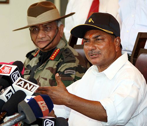 Defence Minister, A K Antony addresses a press conference at Jaisalmer during his visit to Rajasthan with Gen Singh