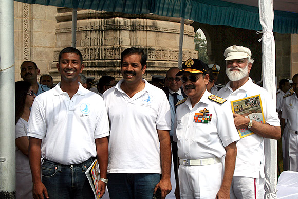 Abhilash Tomy with Ratnakar Dandekar, Shekhar Sinha and M P Awati