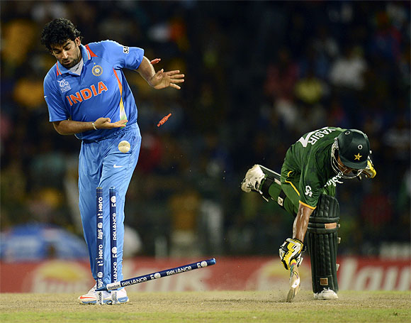 India, Pakistan play cricket