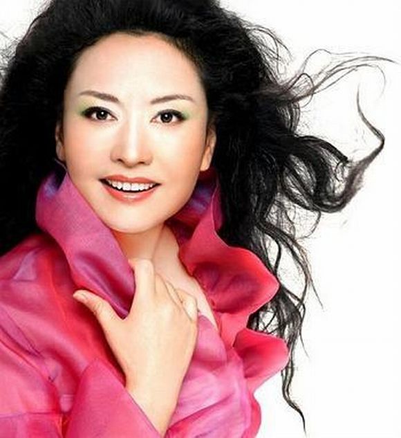 The cover of Xi Jinping's wife Peng Liyuan's musical album