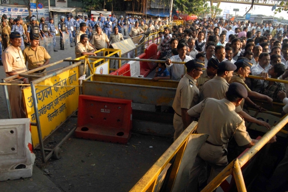 Shocked Sena workers rush to Matoshree