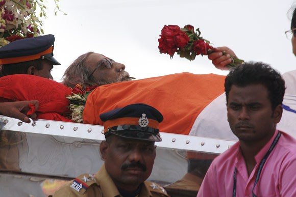 Close-up PHOTOS: Thackeray's last journey