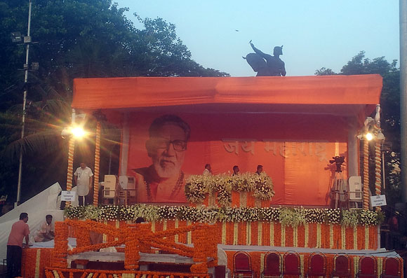 Mumbai bids farewell to Bal Thackeray