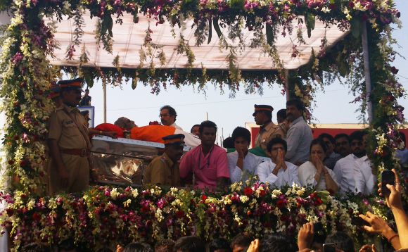 Uddhav Thackeray's son Aditya acknowledges supporters' tributes