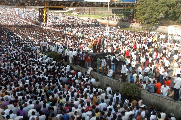Supremo Thackeray's final stopover at Sena Bhavan