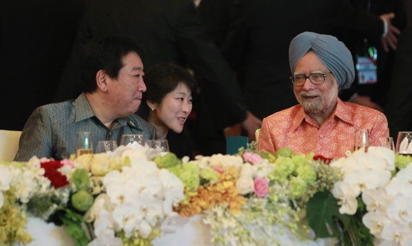 Dr Singh chats with Japan's Prime Minister Yoshihiko Noda