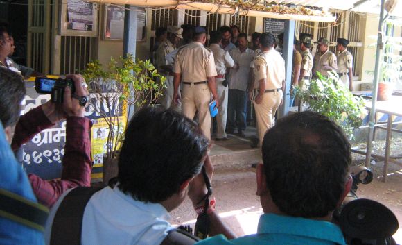 The 10 arrested men at the Palghar police station