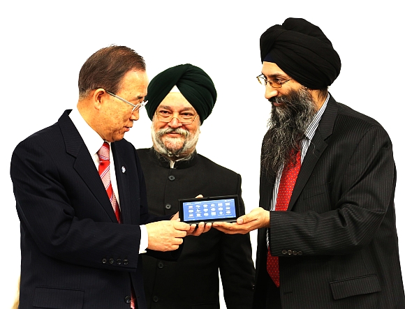 Datawind Chief Executive Officer Suneet Singh Tuli presents the Akash 2 tablet to United Nations Secretary General Ban Ki Moon as Indian Ambassador to the United States Hardeep Singh Puri looks on