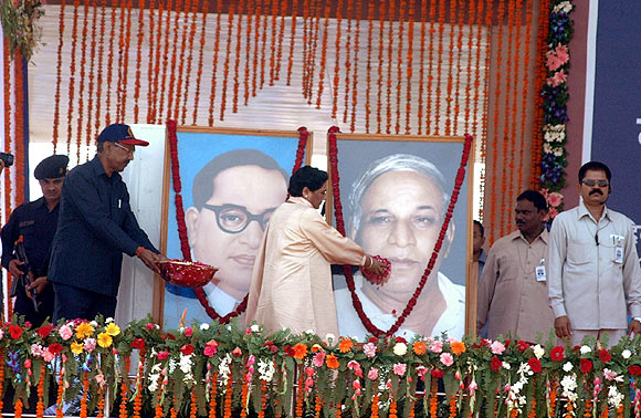 Mayawati pays tribute to BSP founder Kanshi Ram on his death anniversary in Lucknow