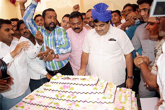 Gadkari cuts a 55 kg cake on his 55th birthday.