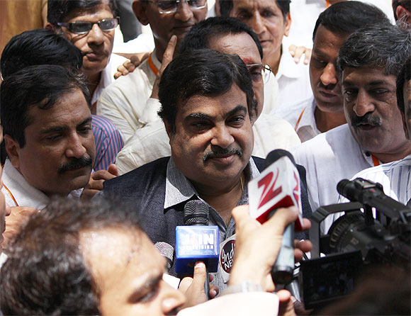 Gadkari with media-persons before Kejriwal's revelations.