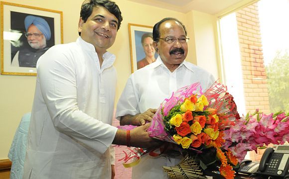 Petroleum Minister M Veerappa Moily, right, who is one of the two Union ministers Paranjoy Guha Thakurta says helped Reliance.