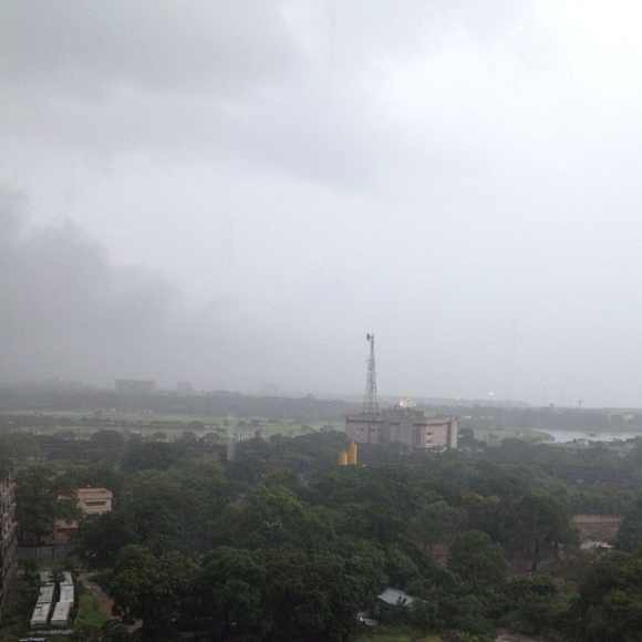 Heavy rainfall lashes Chennai ahead of the cyclone