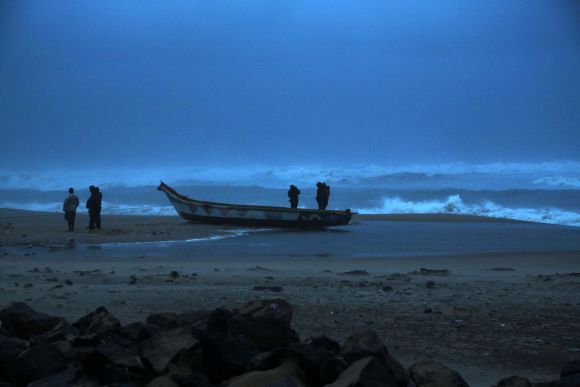 Two killed as Cyclone Nilam crosses Tamil Nadu coast