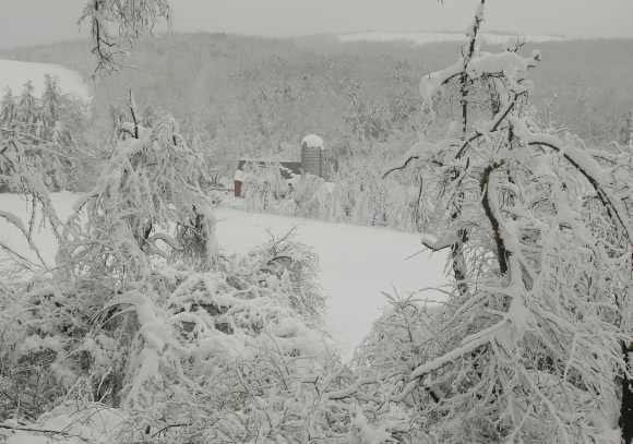 Superstorm Sandy recedes, leaves US battered