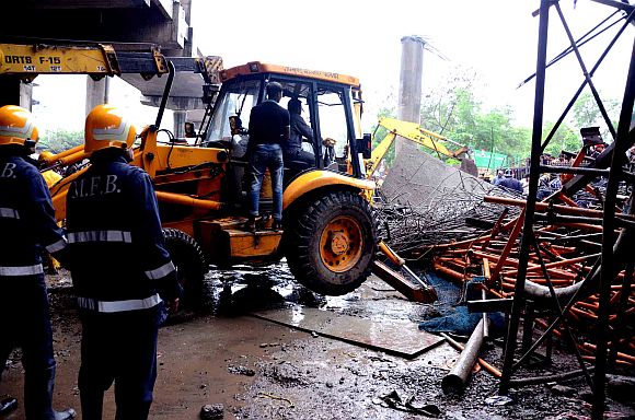 Portion of Mumbai metro bridge collapses, 1 dead, 8 hurt
