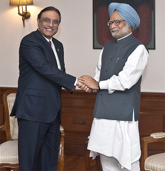 Prime Minister Manmohan Singh with Pakistani President Asif Ali Zardari.