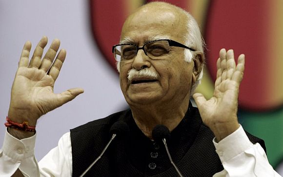 Advani has an alternate plan to deflate UPA
