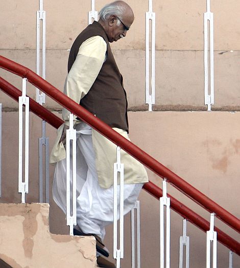 Advani has an alternate plan to deflate UPA
