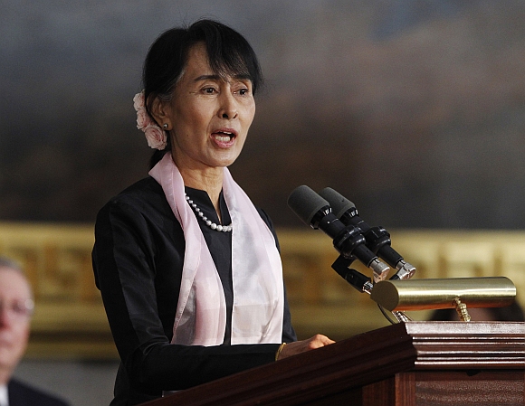 San Suu Kyi delivers remarks after being presented with the Congressional Gold Medal
