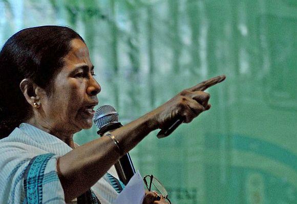 Modi woos Mamata on her turf; trains guns at Manmohan