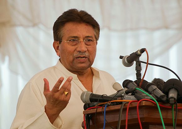 High drama follows Pak court order to arrest Musharraf