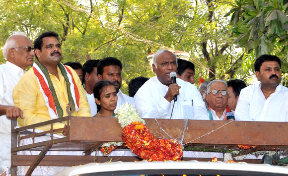 Congress leader and Union minister Mallikarjuna Kharge campaigns for Anil Lad
