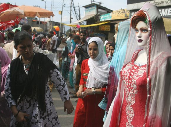 PHOTOS: Kashmir Valley comes alive on the eve of Eid