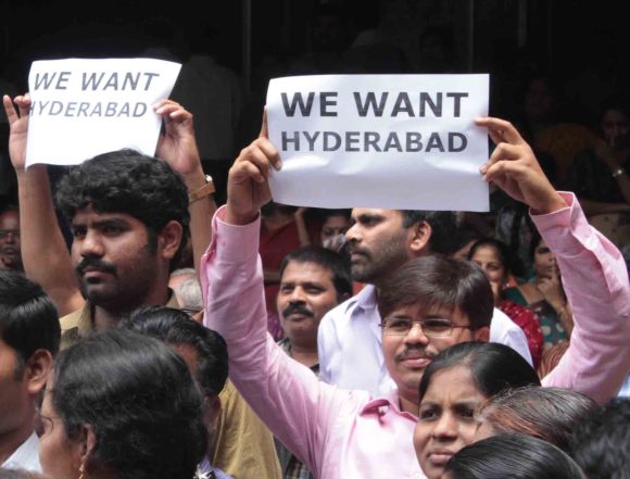 Government workers from Seema-Andhra regions protest against Telangana in Hyderabad