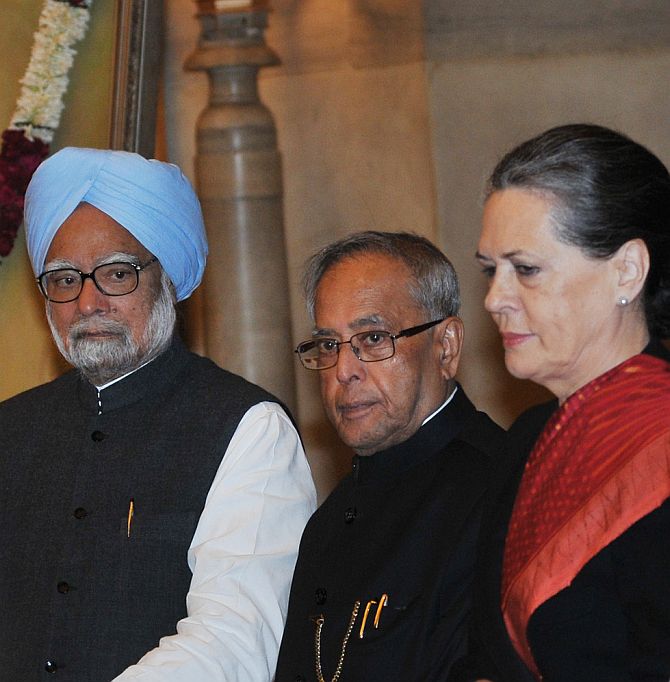 Prime Minister Manmohan Singh and Congress president Sonia Gandhi with President Pranab Mukherjee