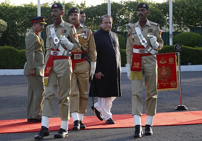 Pakistan's Prime Minister Nawaz Sharif inspects the guard of honor during a ceremony as he arrives at the prime minister's residence after being sworn-in, in Islamabad
