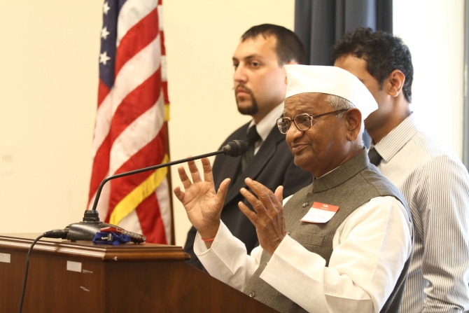 Hazare tallks about the Lokpal Bill to Indian-Americans in Capitol Hill 