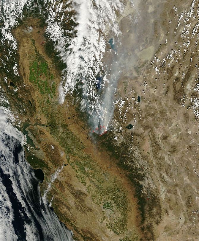 This GIANT wildfire, seen from space, rages 10 days on