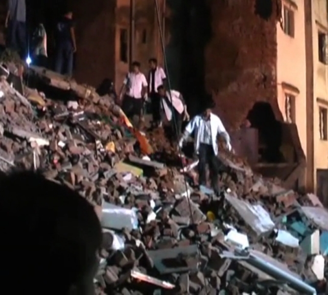 11 killed in Baroda twin building collapse
