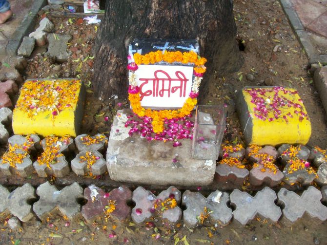 A small makeshift memorial to the Delhi gang rape victim
