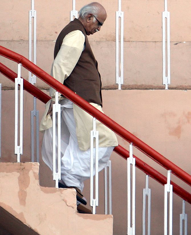 Call polls; can't have a silent PM, paralysed govt: BJP to Prez