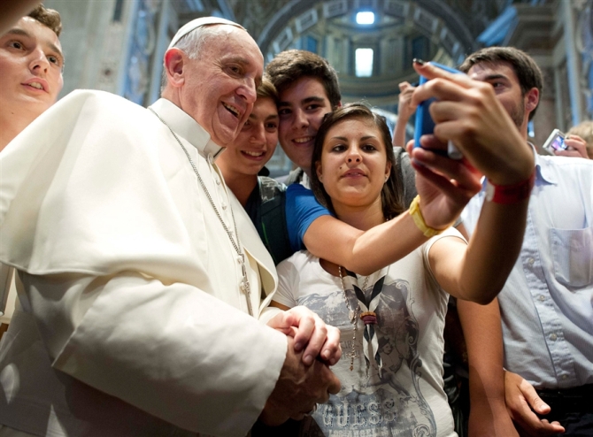 Pope Francis poses with youths during a meeting in  Saint Peter's Basilica at the Vatican on August 28, 2013