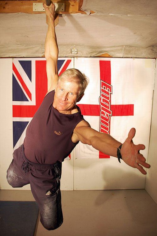 This 61-year-old can do 1,000 chin-ups an hour