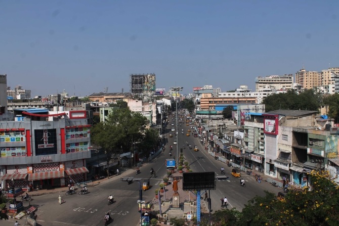 Roads are deserted in Hyderabad after a bandh call against bifurcation of Andhra Pradesh