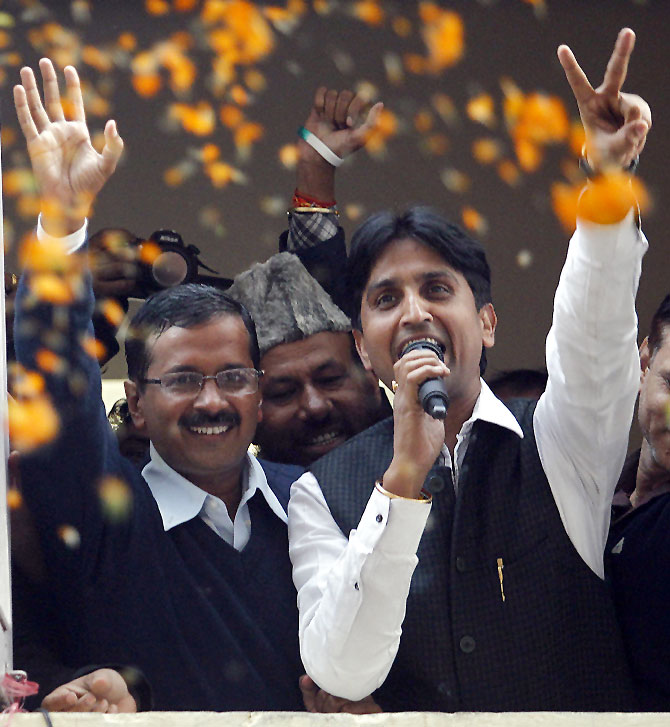 Arvind Kejriwal waves to his supporters