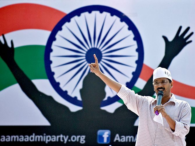 BJP and Congress can forget about AAP <I>ka</I> support in Delhi