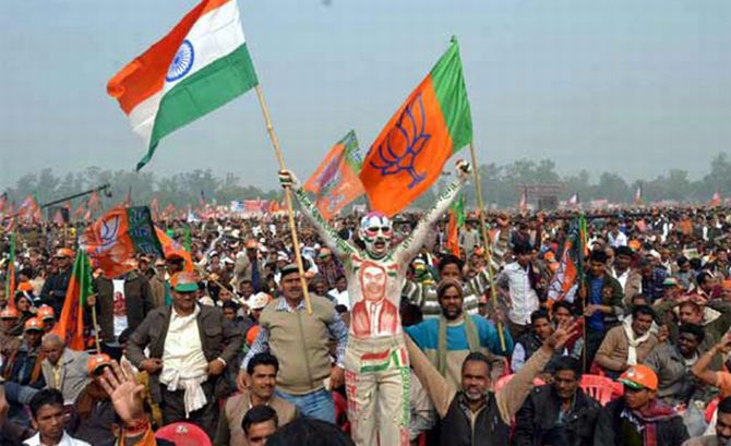 Huge turnout of BJP supporters at Narendra Modi's Varanasi rally