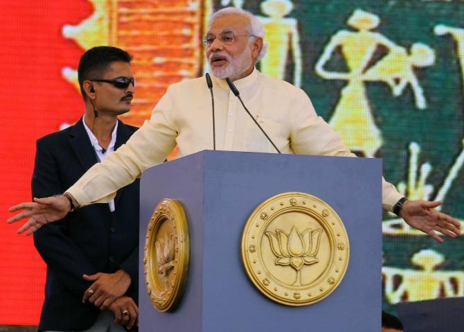 Gujarat Chief Minister narendra Modi speaks at his 'Maha Garjana' rally in Bandra Kurla Complex in Mumbai 