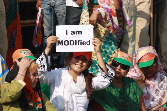 Modi's Mahatma act in Mumbai: Vote for India