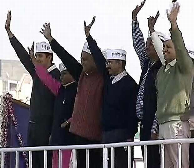 The Aam Aadmi Party cabinet waves to crowds after the oath-taking ceremony at Ramlila Maidan