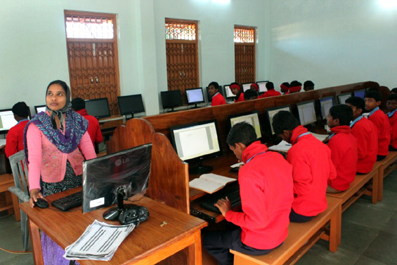 The Swami Vivekananda Educational Complex, Narainpur, offers courses in computer education.
