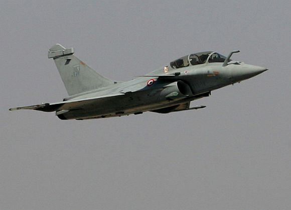 A Rafale jet in action at the air show.