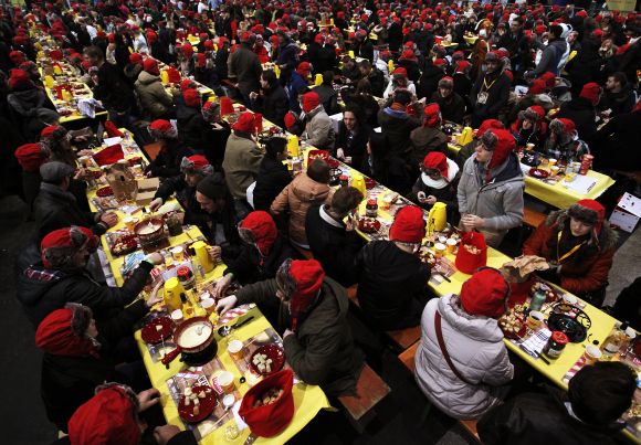 Largest gathering of fondue eaters