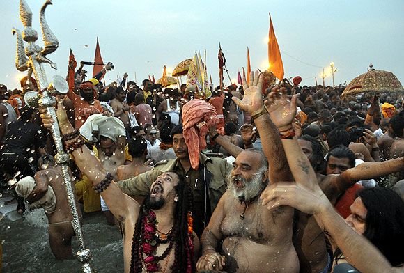 Lakhs look for redemption at Kumbh